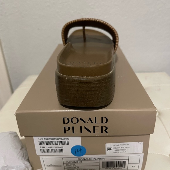 Donald J. Pliner Women's Farrahr Raffia Biscotti (Tan) Thong Sandals 9M - Picture 5 of 9